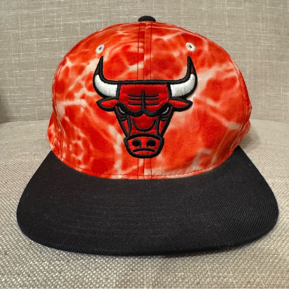 Mitchell & Ness Red and Black CHICAGO BULLS Snapback Hat
